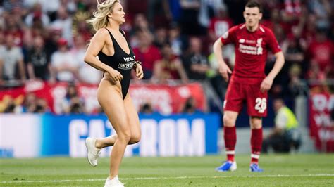 Champions League Streaker Kinsey Wolanksi Launches Onlyfans Account Four Years After Going Viral With Raunchy Antics