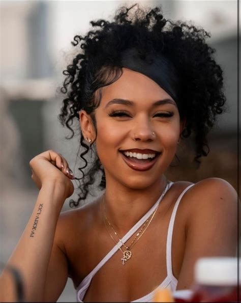 Little Warren 22 Year Old Baddie With Curly Hair Seduces You In Tiny Sexy Lingerie Leaked Tubeorigin