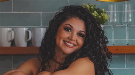 Onlyfans Star Opens Up About The Dark Side Of Sex Work As She Brands It A Psychological Chess Game Daily Mail Online